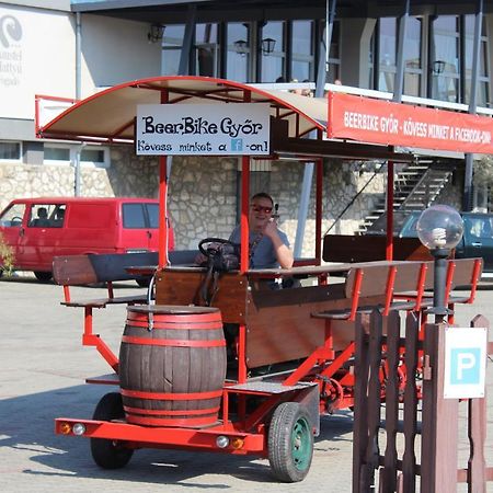 Amstel Hattyú Panzió -Érintésmentes bejelentkezés Győr Esterno foto