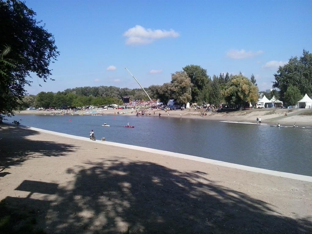 Amstel Hattyú Panzió -Érintésmentes bejelentkezés Győr Esterno foto