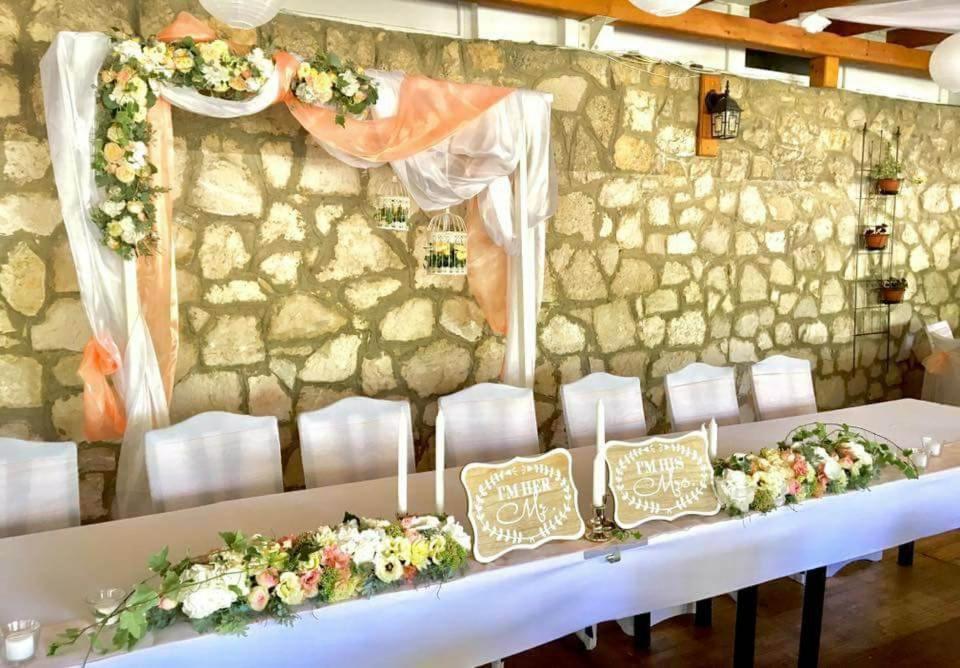 Amstel Hattyú Panzió -Érintésmentes bejelentkezés Győr Esterno foto