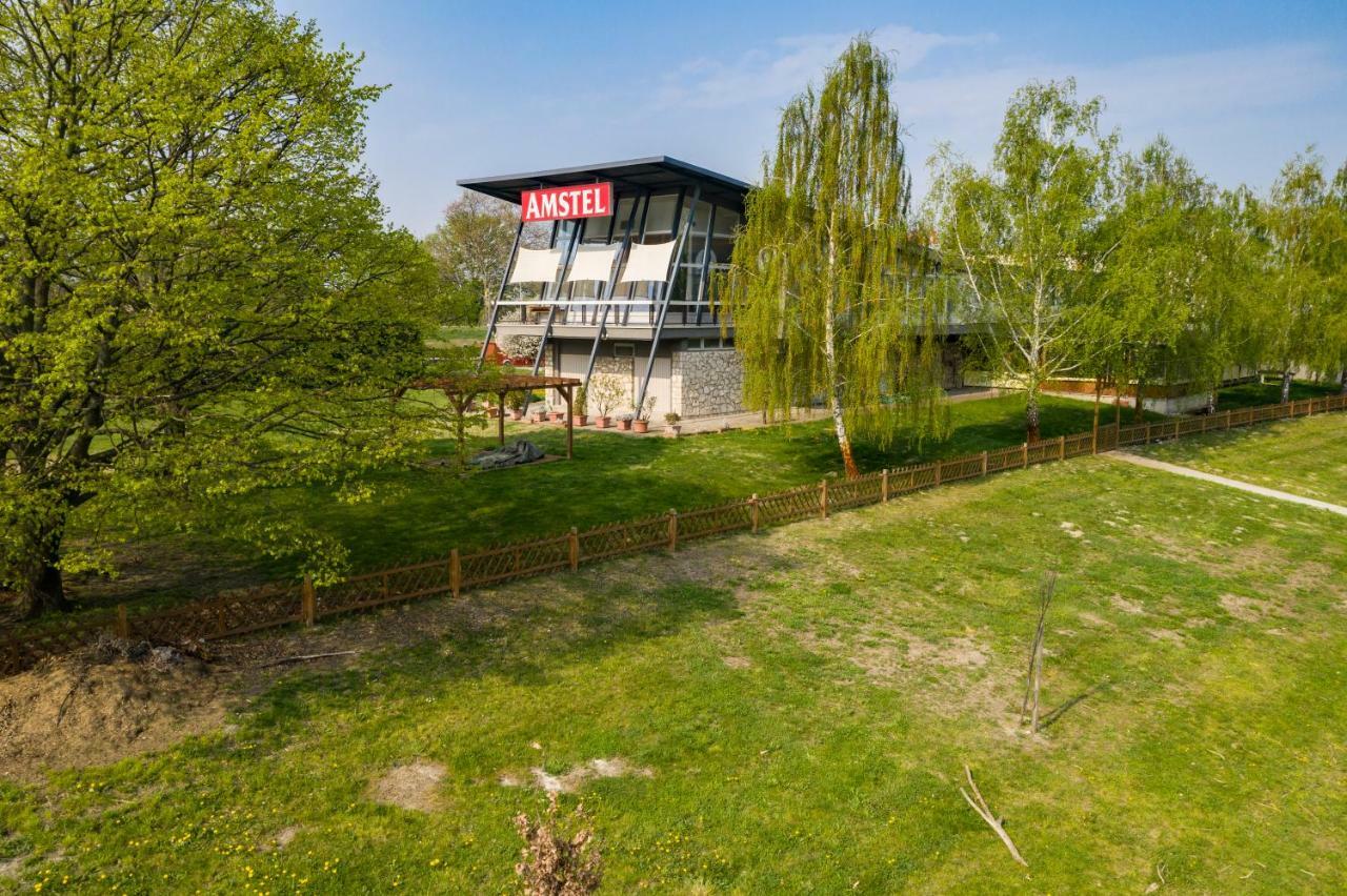 Amstel Hattyú Panzió -Érintésmentes bejelentkezés Győr Esterno foto