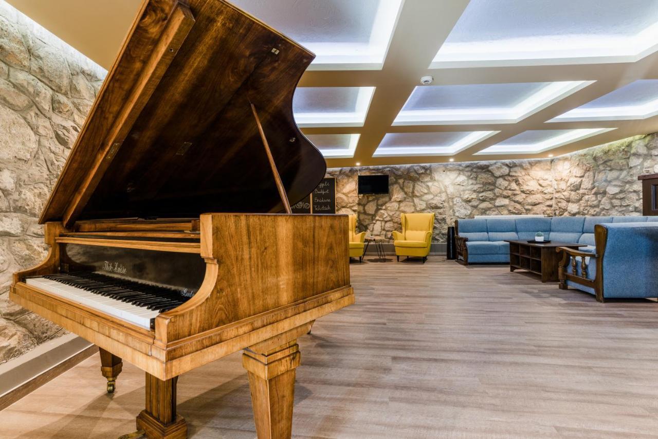 Amstel Hattyú Panzió -Érintésmentes bejelentkezés Győr Esterno foto